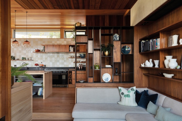 The kitchen’s tiled splashback is based on one seen in Rembrandt’s house in Amsterdam. The stepped-down snug features built-in bench seating with shelving behind – an idea the owners found in a book by Margo Stipe, entitled <em>The Rooms: Frank Lloyd Wright</em>.
