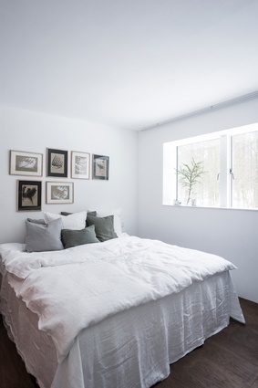 This bedroom is particularly homey, with a soft, natural colour scheme.