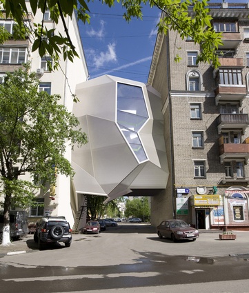 Parasite Office, Moscow by za bor architects. Built in 2011 for the architects' own studio. The polygonal main façade is made from light and durable cellular polycarbonate. 