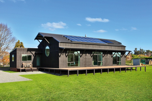 National finalist and Gold Award-winning house by High Country Homes in Canterbury. This Kowhai Barn House is eco-friendly and energy-saving.