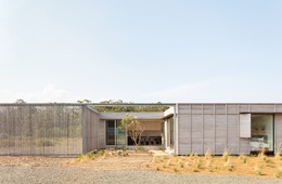 Prefab off-the-grid: Courtyard House