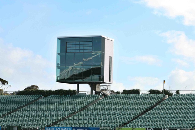 The Tower launches itself into the air as lightly as possible so as to float above the stadium. 