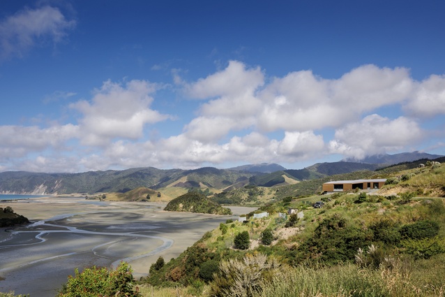 12 Year House is situated in Cable Bay, or Rotokura, where New Zealand’s first overseas cable link to Australia was established in 1876.