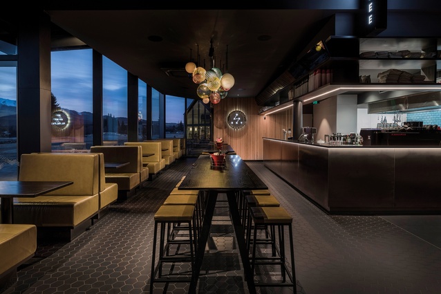 The Dark Sky Diner aims to make the most of the daytime views while also providing a rest area for night-time visitors. Furniture, including the Fero stool, is from <a 
href="https://harrows.co.nz/project/dark-sky-project/"style="color:#3386FF"target="_blank"><u>Harrows</u></a>.