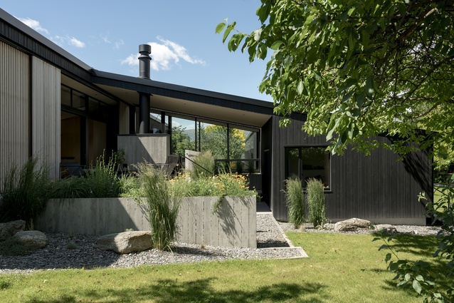 Winner – Housing: Beacon Point House by RTA Studio (Wānaka).