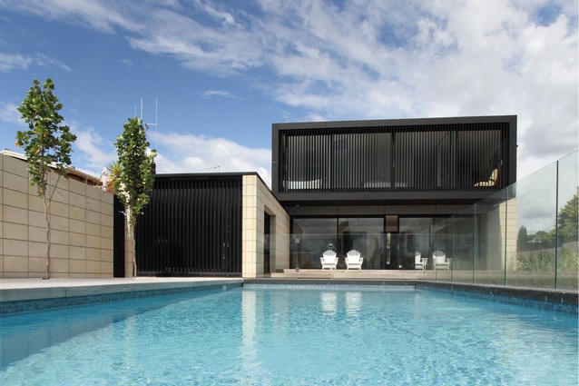 Arran Road Residence: Situated on a suburban site, this home has the benefit of a wide-spanning view to the north over a park that borders the Waikato River.