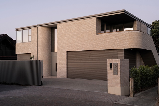 Sandtrap, Omaha — the exterior.
