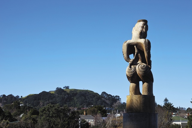 A large carving stands sentry over each of the stadium's entrances. The carvings represent Tanemahuta, the spirit of the forest; Rongo, the god of peace; Tumatauenga, the god of war; and Tawhirimatea, the god of wind.