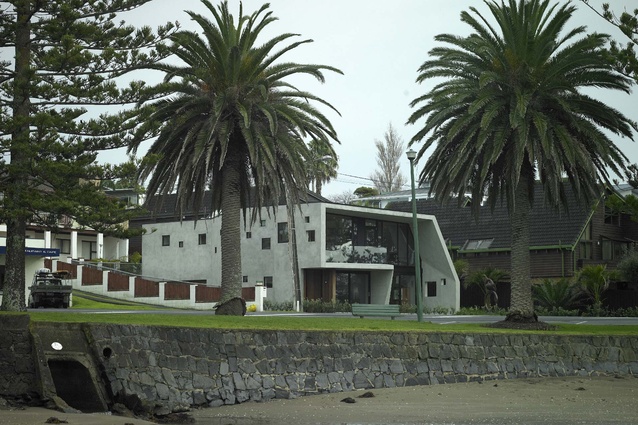 Waiake Beach House by Stevens Lawson Architects Ltd.