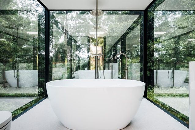 From the freestanding bathtub, visitors can take in views of the Kangaroo Valley’s lush bushland.