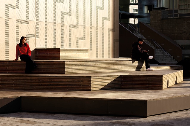 Weaving of the building and the public spaces brings the Pipitea site back to life.