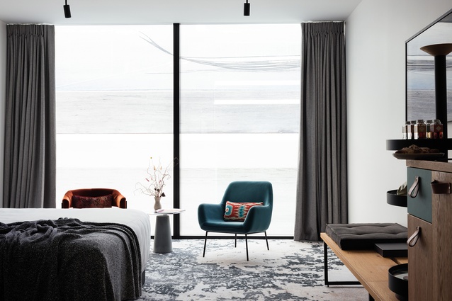The guest bedroom interiors were designed by
Indyk Architects.