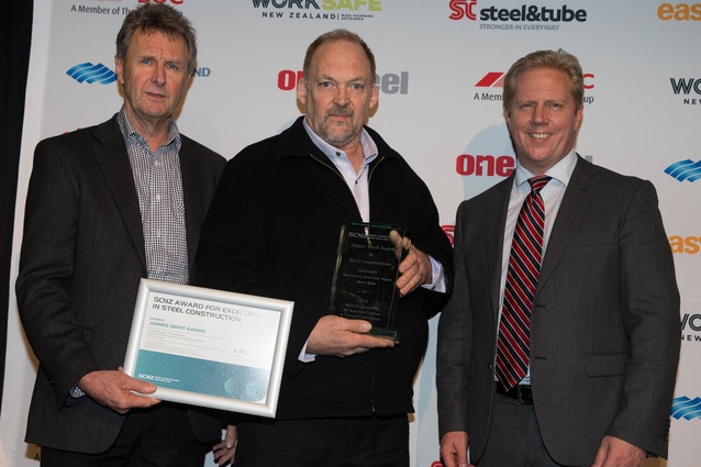 SCNZ More than $3m category Judges Merit Award given to MJH Engineering – Mike Sullivan, Malcolm Hammond, Hon. Todd McClay.