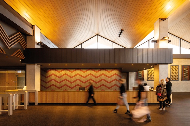 The foyer of Wai Ariki embodies the principle of manaakitanga, practised over hundreds of years by Ngāti Whakaue and Te Arawa in the hosting of manuhiri to the many taonga of this unique geothermal landscape.