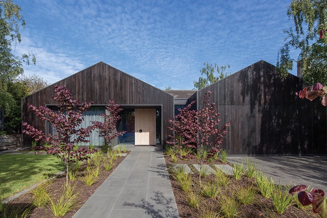 A striking façade of charcoal-stained timber radically alters the house’s appearance in the streetscape.