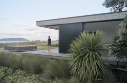 With the grain: Tairua Insitu House