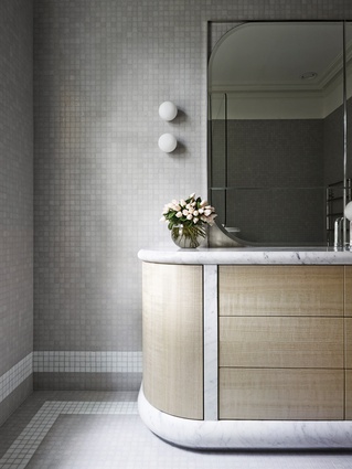 High-end finishes and details of the Private Residence bathroom complement the joinery’s curved edges, creating a sophisticated aesthetic with old-world charm.