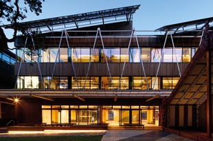 The building as a teacher