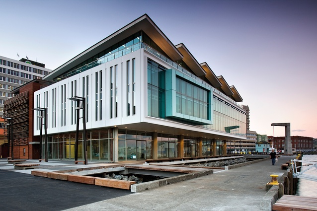 The Meridian Building (2007) – New Zealand’s first 5 Green Star office building – sits within
the Kumutoto precinct on Wellington’s waterfront.