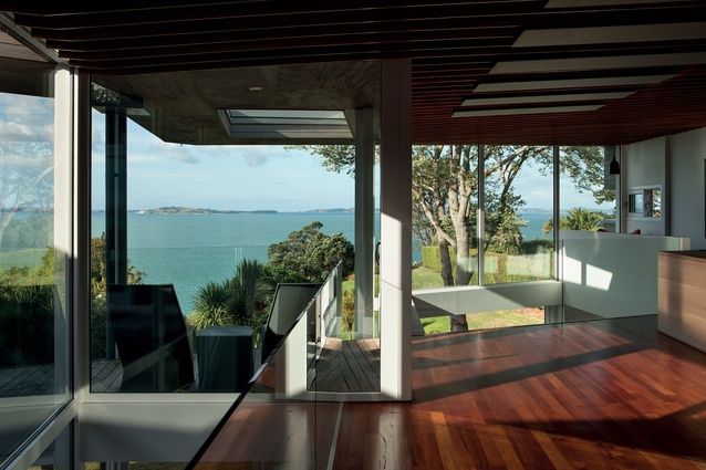 Floor-to-ceiling glazing along with multiple sightline axes blur the lines between indoors and out.