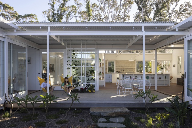 Winner – Housing: Crinkle Cut House by Pac Studio and Steven Lloyd Architecture, Tāmaki Makaurau Auckland.