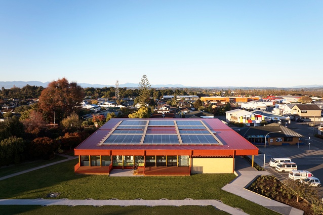 256 photovoltaic panels and 45kw lithium battery storage, allows the building to operate off-grid for much of the year.