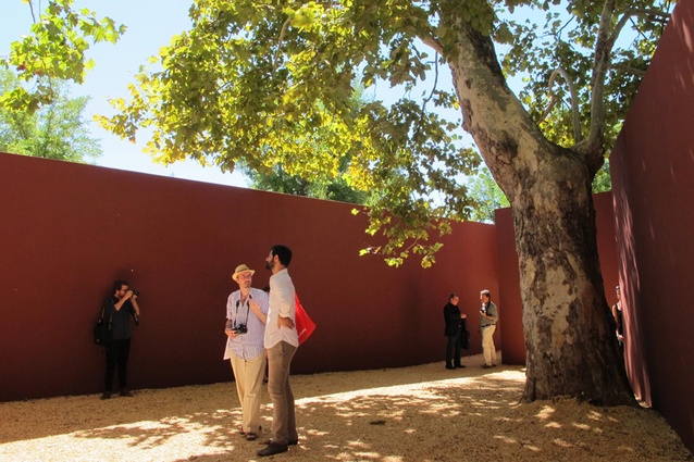 Located a kilometre from the Arsenale entrance in the shade of a large tree, Siza’s courtyards provided a welcome spot to rest.