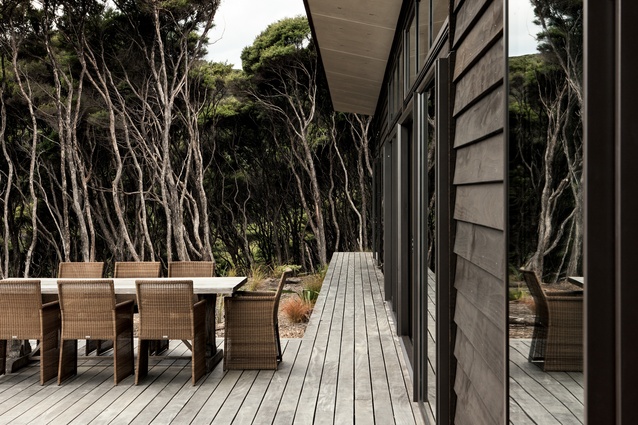 Moores Bay, Kawau Island. The brief for Rowe Baetens Architecture called for a certain discreetness in style so that the abode would blend into the foliage. 2014.
