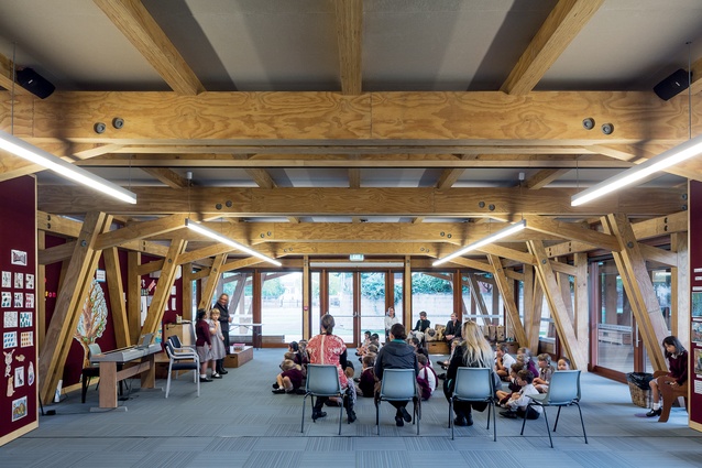Juror Richard Goldie said, "This extremely disciplined timbered structure has then been overlaid with the layers of joyous work by the children."