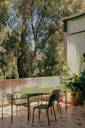 The apartment’s most compelling artisanal feature is the courtyard’s bespoke pink and green terrazzo, which also set into the interior’s oak floor.