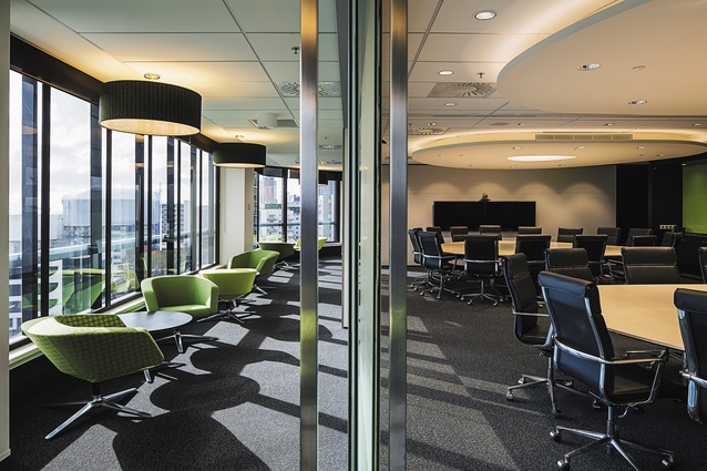 The boardrooms are enclosed by electronically switchable glass and each one features a large, organically-shaped bespoke table, which can be modified to suit the size and privacy requirements of meetings therein.