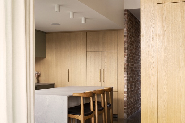The brick wall combined with the oak veneer linings and cabinets give the interiors a warm, soft appearance.