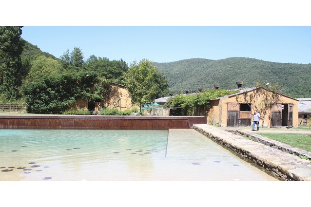 Pond and Exteriors in La Vila de Traincherie (2003).