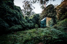 Mirror mirror: Kangaroo Valley Outhouse