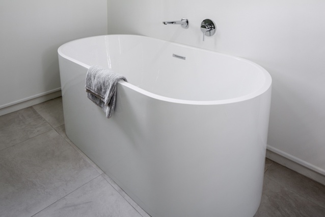 A full-size bath is an added touch of luxury. 