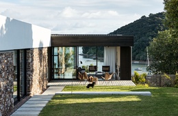 Island oasis: Anzac Bay House