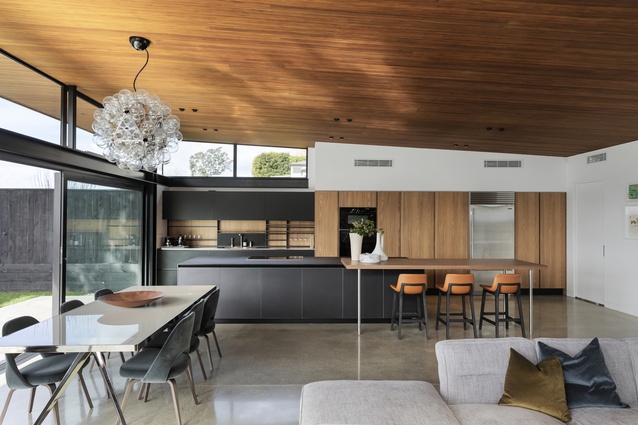 Helleur recently completed the Remuera House's renovation in the Auckland suburb. The project is featured in the latest issue of <em>Urbis</em>.