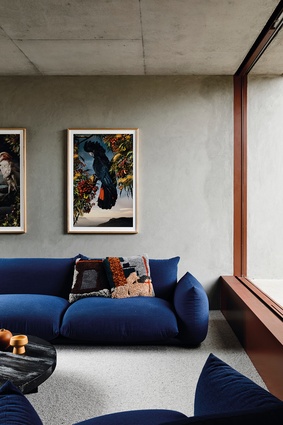 The lounge features an <a 
href="https://www.poliformaustralia.com.au/marenco-sofa.html"style="color:#3386FF"target="_blank"><u>Arflex Marenco sofa</u></a> from Poliform and artworks by Joseph McGlennon from his <em>Eclectus Australis</em> series.