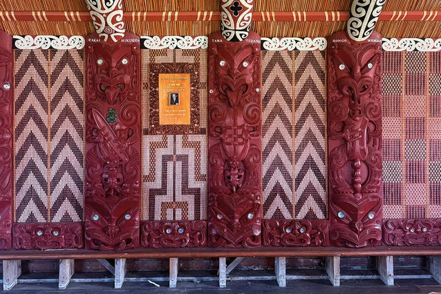 Poupou (carved wallpillars) and tukutuku (woven lattice walllining) on the interior walls of Takipū Marae.