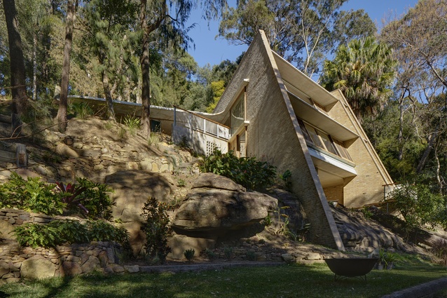 Winner: Australian House of the Year and New House Over 200 m<sup>2</sup> – Cabbage Tree House by Peter Stutchbury Architecture.