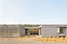 Prefab off-the-grid: Courtyard House