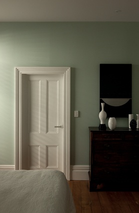 Contrasting shades brings interest to the bedroom.