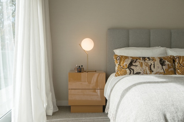 Simple and elegant with an eye towards bespoke pieces is the tone that has been achieved in the main bedroom.
