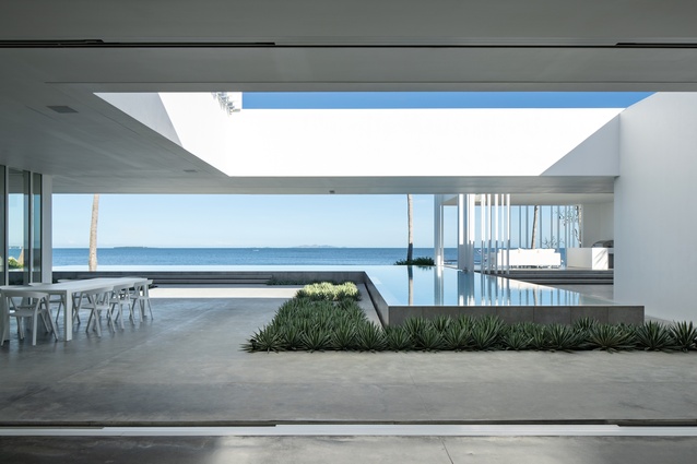 The house is arranged around the T-shaped pool. The outdoor spaces are given as much importance as are those indoors.