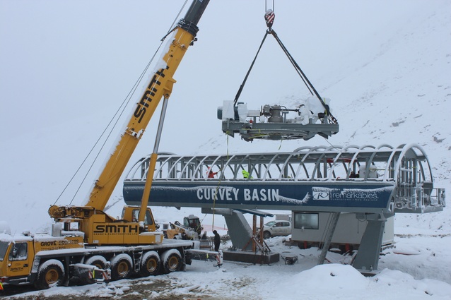 The biggest piece of the chairlift mechanism weighed 8 eight tonnes. 