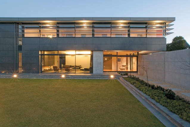 The house, winner of a 2006 NZIA New Zealand Award for Architecture, adds to Wilson and Hill’s catalogue of rigorous, neo-Modernist Christchurch residences. 