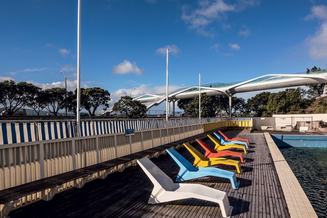 The view from Parnell Baths. Each span is supported by a tapering steel column, which splays out and wraps around the underside of the concrete hull, which then moves up to connect at the brow of the curve.