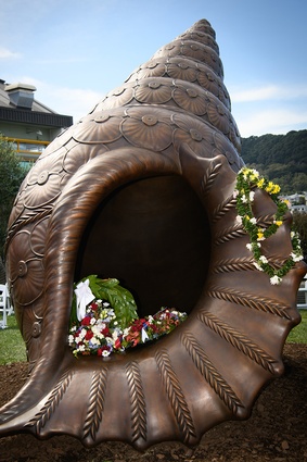The Pacific Islands Memorial, <em>Te Reo Hotunui o Te Moana-nui-a-Kiwa</em> "recalls the conch shell left in the Arras Tunnels by Kuki Airani (Cook Island) soldiers of the New Zealand Tunnelling Company and the New Zealand (Māori) Pioneer Battalion", Manatū Taonga, the Ministry for Culture and Heritage says.