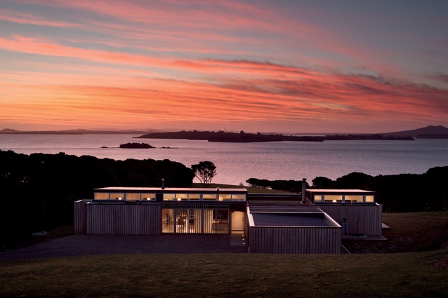 Nestling into its site this house by architect John Ingham revels in its island setting. 