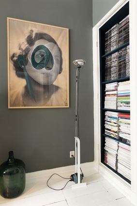 The walls are painted in the FLEXA colour G01345. The lamp is from Jenny Bäck. In the frame is a scanned picture from a book by photographer Katinka Lampe.